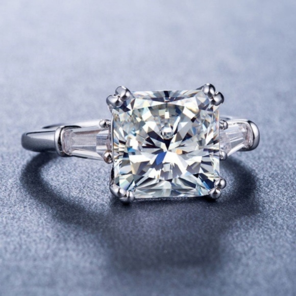 . Jewelry - 925 Silver Ring Princess Cut White Sapphire